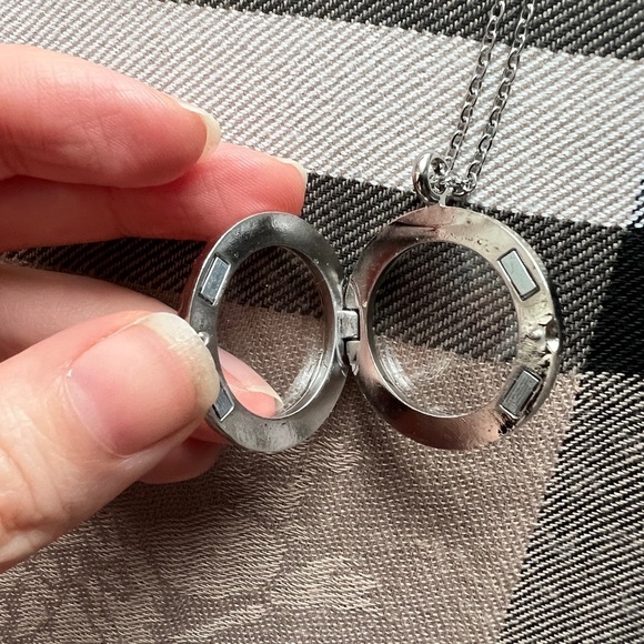 Silver Chain Necklace with Circular Pendant Jewelry Elegant Victorian Inspired - Picture 5 of 10